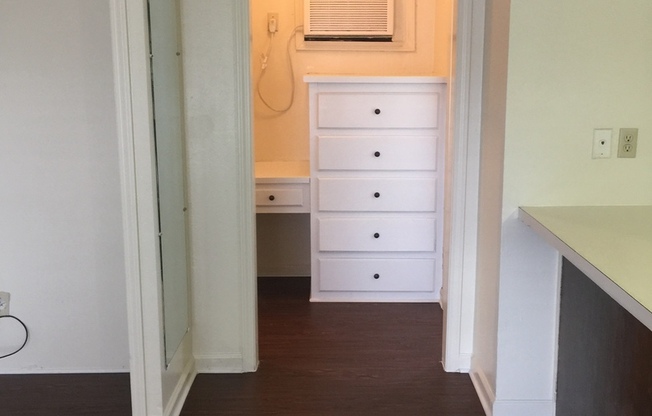 Studio, 1 bath, 500 sqft, $650, Unit 8070-16