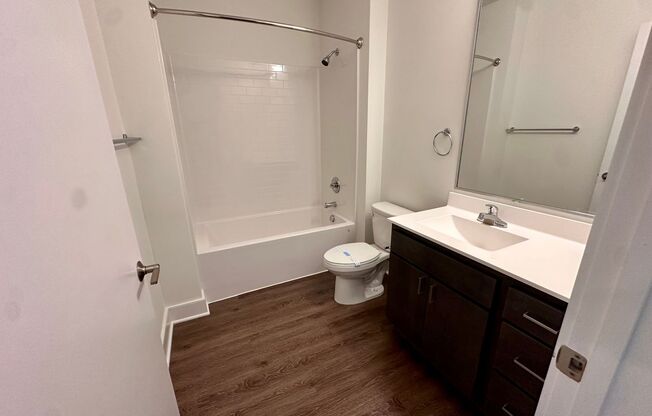 1 bed, 1 bath, 544 sqft, $1,350, Unit 322