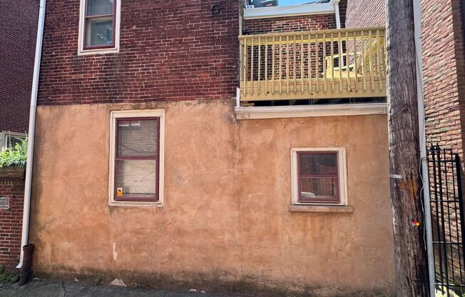 Gorgeous 2-Bedroom Townhome in Society Hill! Available NOW!