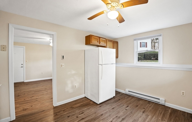 2 beds, 1 bath, $1,925, Unit 7-6