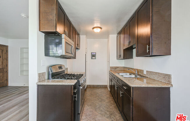 8976 CADILLAC AVE