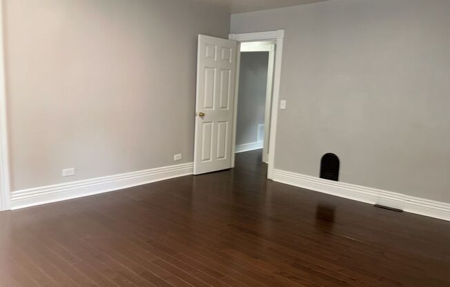 3 beds, 1 bath, $1,600, Unit 2nd Floor