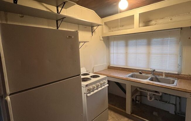 909.1x - 1221 Thomas Rd. #1-7