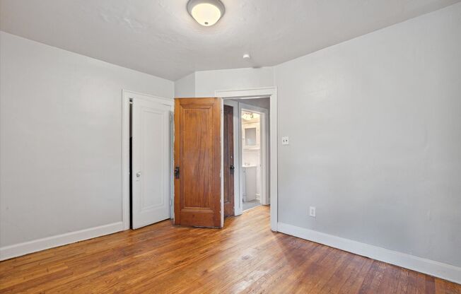 1 bed, 1 bath, $750, Unit Unit 2 - Upper - TR 11/4/24