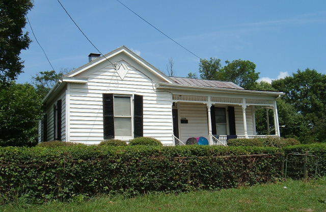 Bungalow with Large Yard