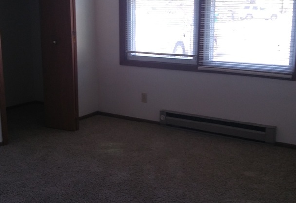 2 beds, 1 bath, $1,045, Unit 603-07