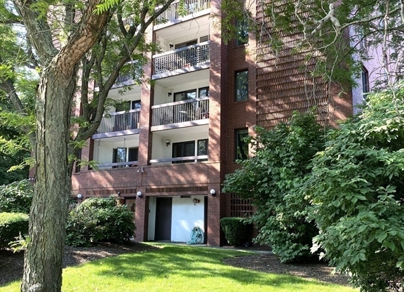 366 QUINCY AVE