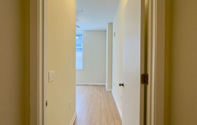 2 beds, 1 bath, 913 sqft, $1,399, Unit 411 Unit 204