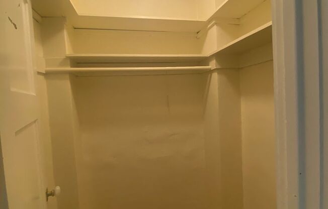 Studio, 1 bath, 385 sqft, $1,049, Unit 207