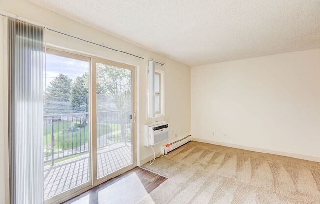 1 bed, 1 bath, 581 sqft, $1,300, Unit 126