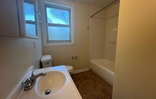 2 beds, 1 bath, 800 sqft, $1,859, Unit 5717 Hobart St. #38