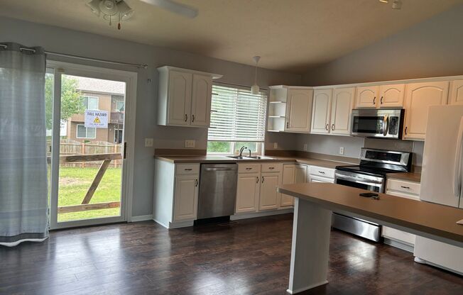 Spacious 3 Bed, 2 Bath Home in Papillion, Ne