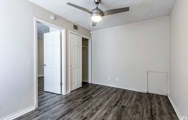 2 beds, 1 bath, 900 sqft, $1,649, Unit 4000-16