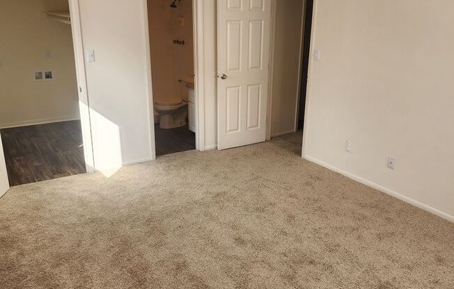 2 beds, 2 baths, 990 sqft, $1,150, Unit 05 - 516