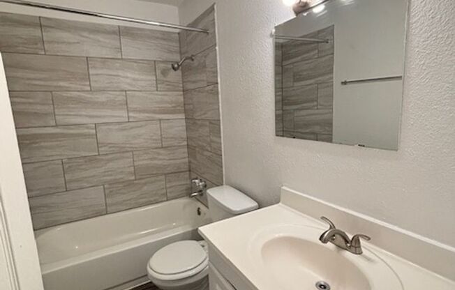 2 beds, 1 bath, 853 sqft, $1,425, Unit 612