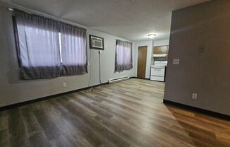 2 beds, 1 bath, $695, Unit 4