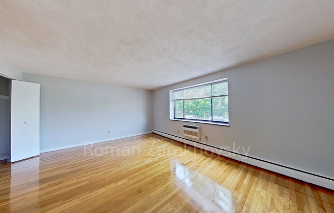 216 BABCOCK ST