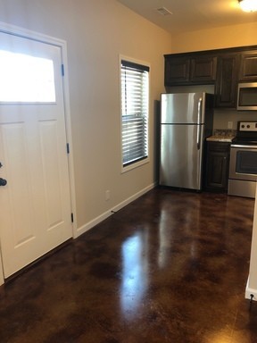 2 beds, 1 bath, 650 sqft, $1,050