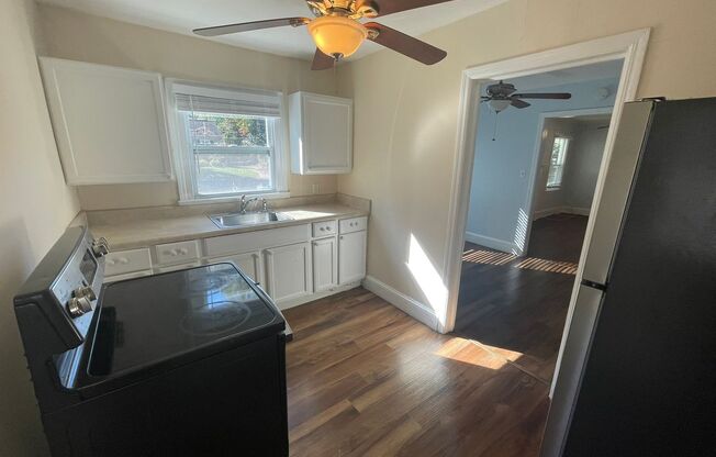Cozy 2 Bedroom Home in Oakhurst!