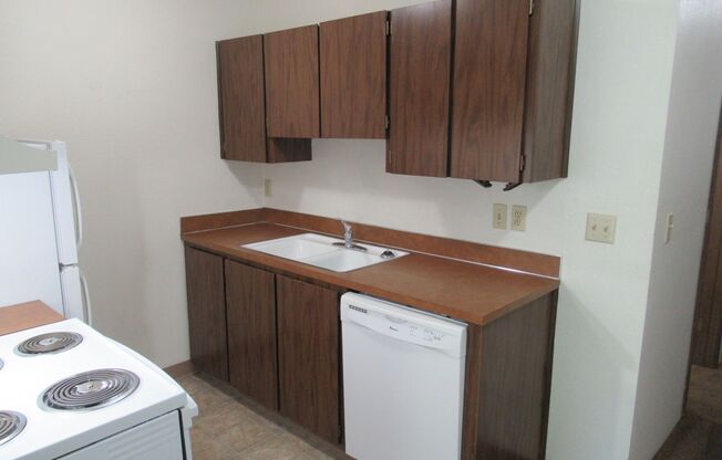 1 bed, 1 bath, 580 sqft, $995, Unit 33