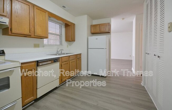 1313 HUDSON AVE