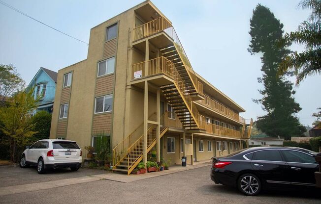 2 beds, 1 bath, $1,999, Unit M