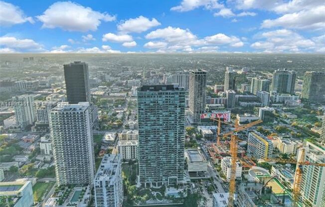 3 beds, 2 baths, 1,395 sqft, $7,250, Unit 460 NE 28th St # 2908