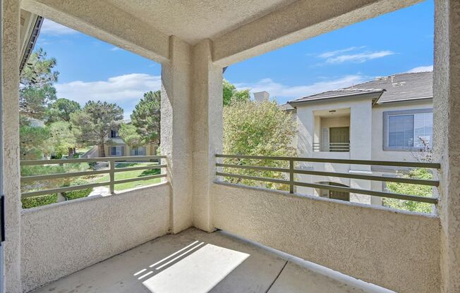 1 Bedroom Condo in Gated Community With Lots of Shopping Nearby