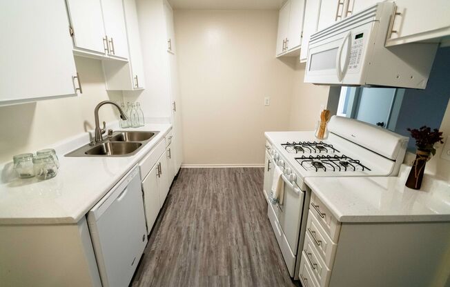 2 beds, 2 baths, 1,250 sqft, $2,198, Unit 32