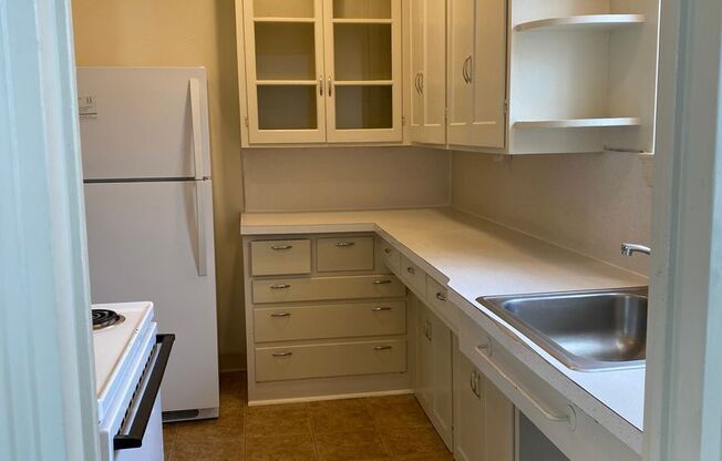1 bed, 1 bath, 697 sqft, $1,400, Unit 00 - 21452C