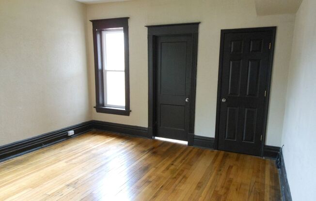 2 beds, 1 bath, $1,395, Unit 4048 Cleveland Apt 2W