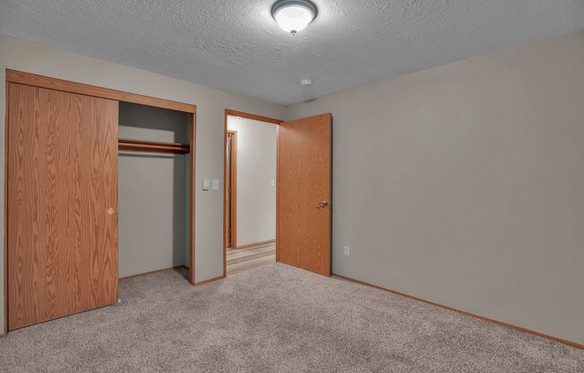 2 beds, 1 bath, 850 sqft, $1,395, Unit 340-43