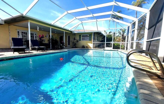 STUNNING POOL HOUSE FOR RENT!