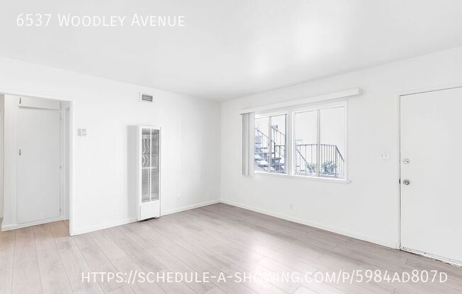 6537 WOODLEY AVE