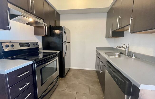 2 beds, 1 bath, 810 sqft, $1,125, Unit 10-C