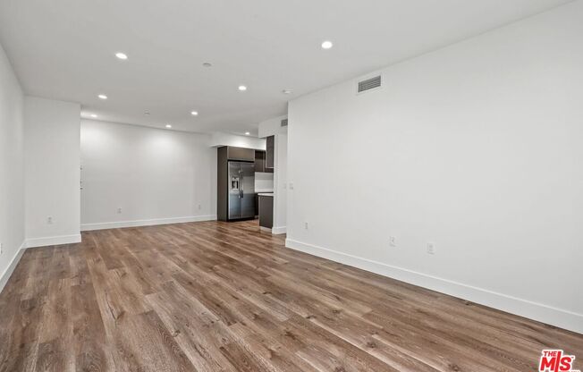 429 N Hayworth Ave Apt 206