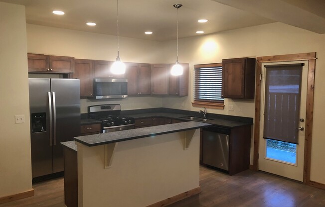 3 beds, 2.5 baths, 1,800 sqft, $2,550, Unit 1