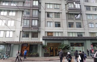 Adorable One Bedroom Seattle Condo in Unbeatable Location - Walk to Pike Place Market!