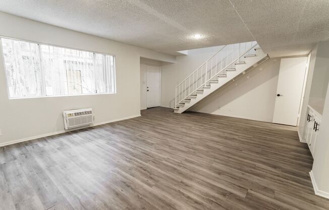 2 beds, 1.5 baths, 1,000 sqft, $2,298, Unit 200