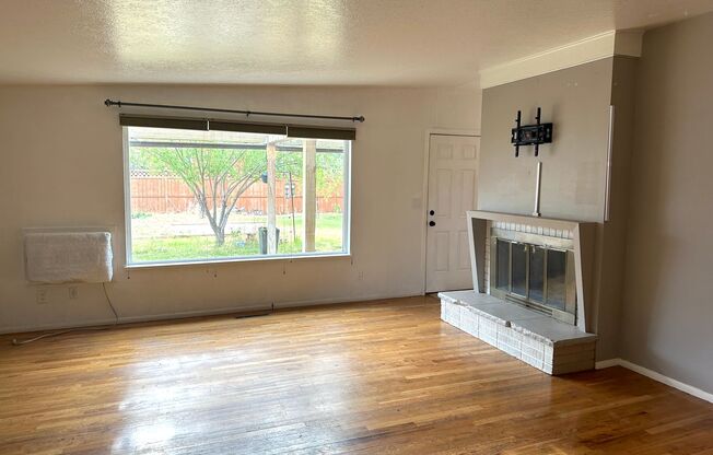 3-Bedroom Mid-Century Home on the Bench