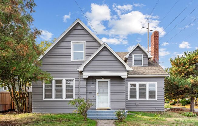 Spacious 6 Bed 2 Bath Home- N Portland Charmer!