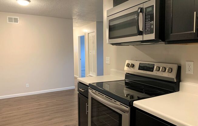 2 beds, 1.5 baths, 835 sqft, $1,085, Unit N-0612