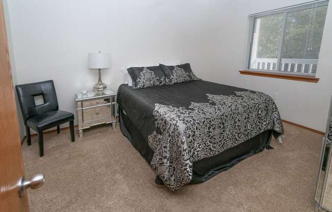 Spacious Bedroom With Comfortable Bed at Raleigh House Apartments, MRD Apartments, East Lansing, 48823