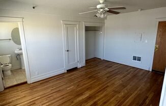 Studio, 1 bath, 400 sqft, $750, Unit 406