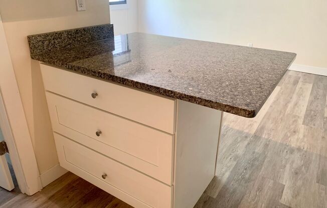 Studio, 1 bath, $725, Unit 07