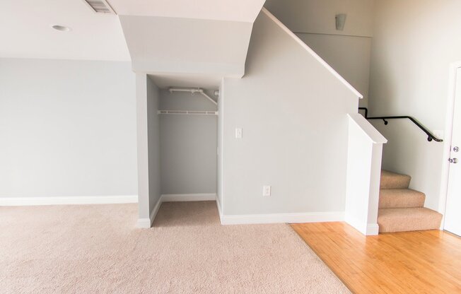 2 beds, 1.5 baths, 775 sqft, $2,200, Unit 212