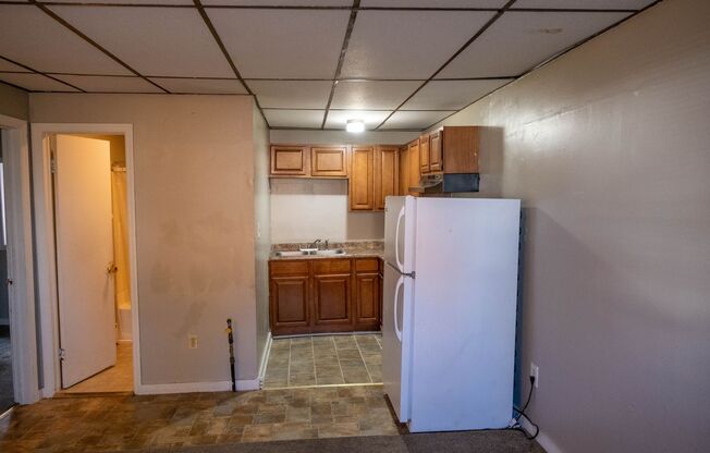 2 beds, 1 bath, $950, Unit Unit # 1 R (Rear)