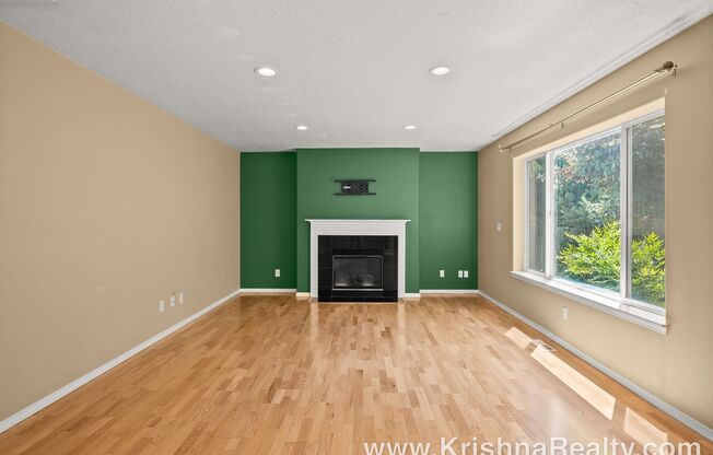 Beautiful  3BD* 2.5 BA* Single Family Home Located in Quiet Kaiser Woods Community! * A+ Schools!**