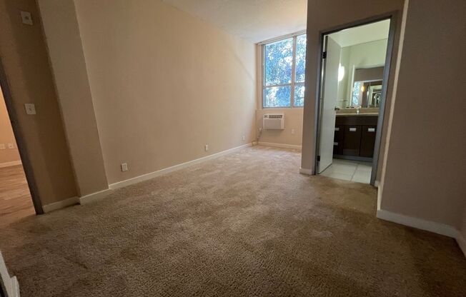2 beds, 2 baths, 750 sqft, $2,105, Unit 352