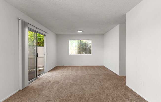 1075 Loma Ave